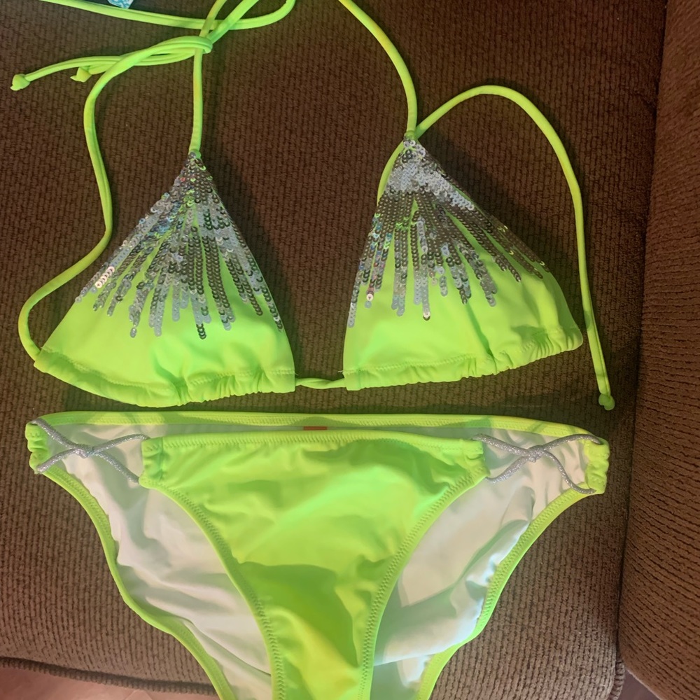 Victoria’s Secret bikini